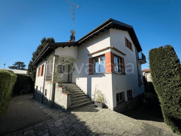 casa indipendente in vendita ad Arona