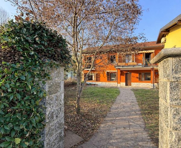 casa indipendente in vendita ad Arona