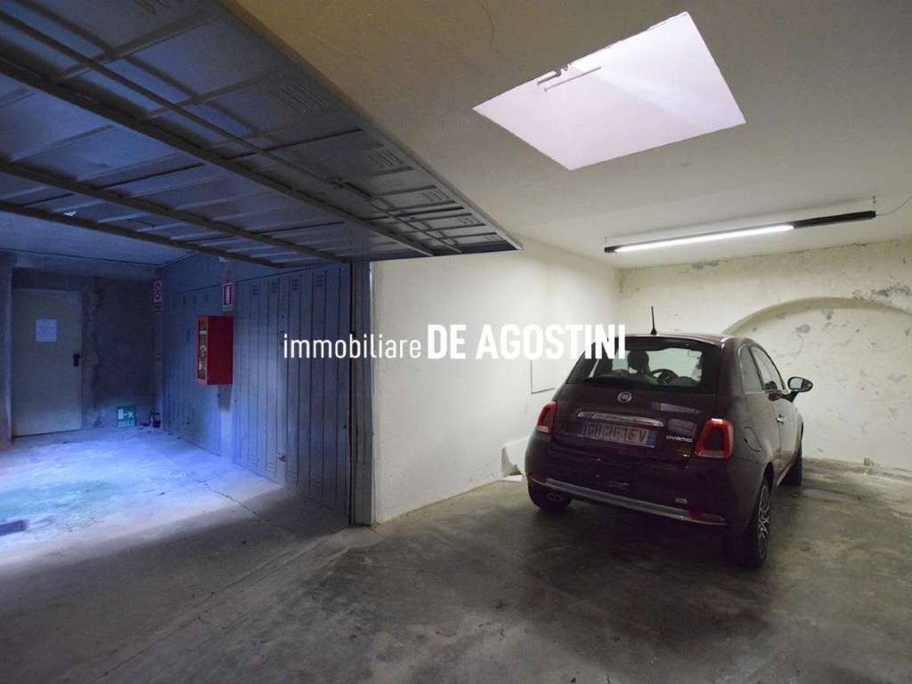 locale di sgombero in vendita ad Arona