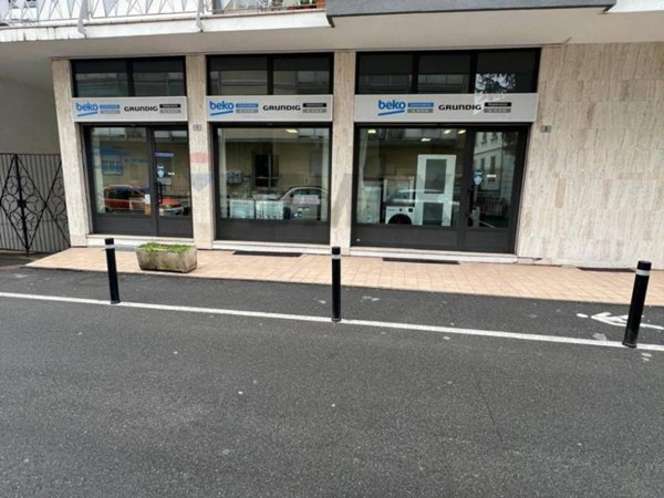 negozio in vendita ad Arona