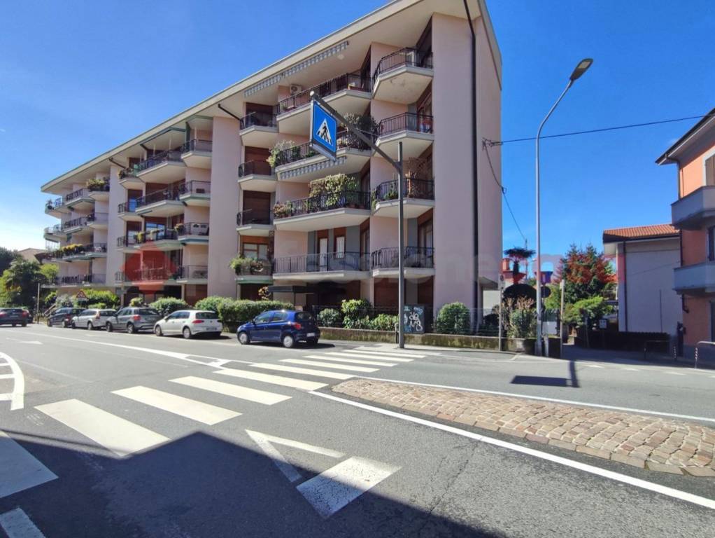 appartamento in vendita ad Arona in zona Mercurago