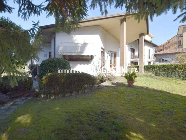 casa indipendente in vendita ad Arona