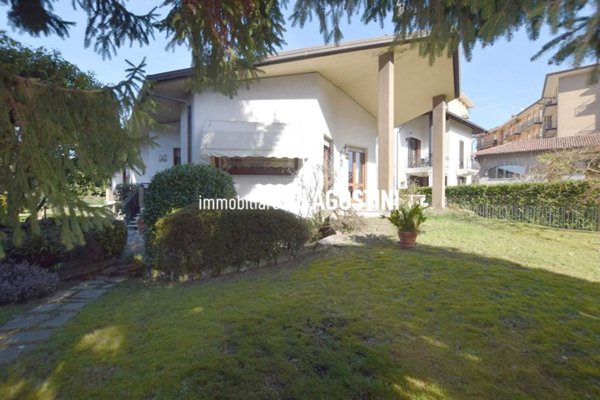 casa indipendente in vendita ad Arona