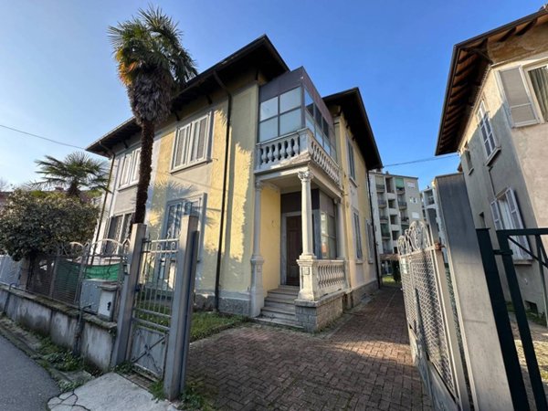 casa semindipendente in vendita ad Arona