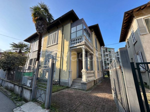 casa indipendente in vendita ad Arona