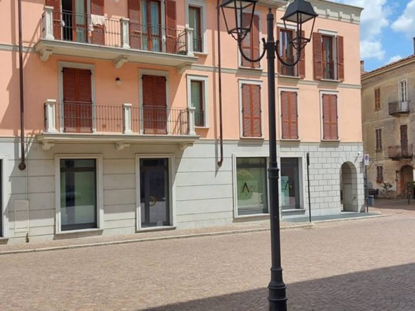 negozio in vendita ad Arona