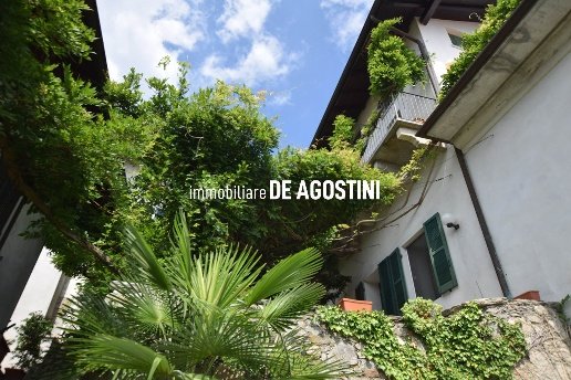 appartamento in vendita ad Arona in zona Montrigiasco