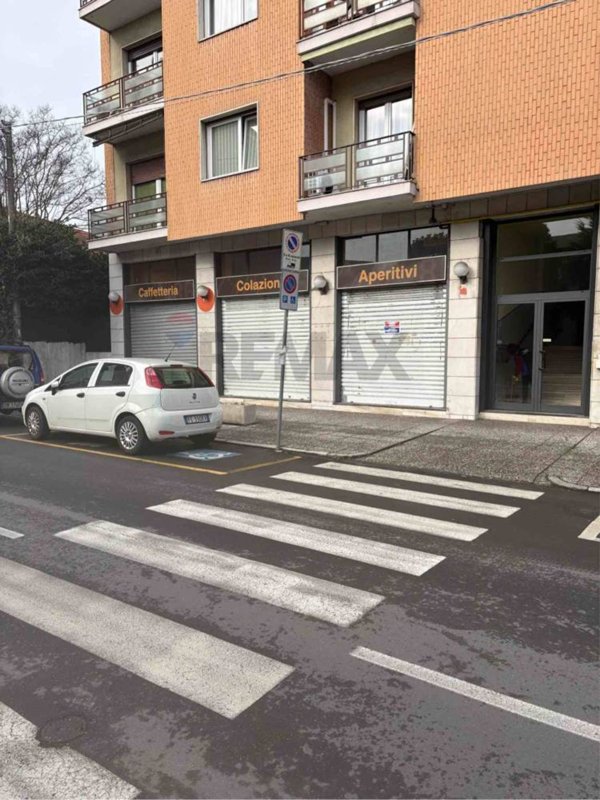 negozio in vendita ad Arona