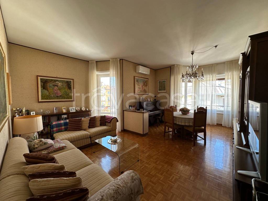 appartamento in vendita ad Arona