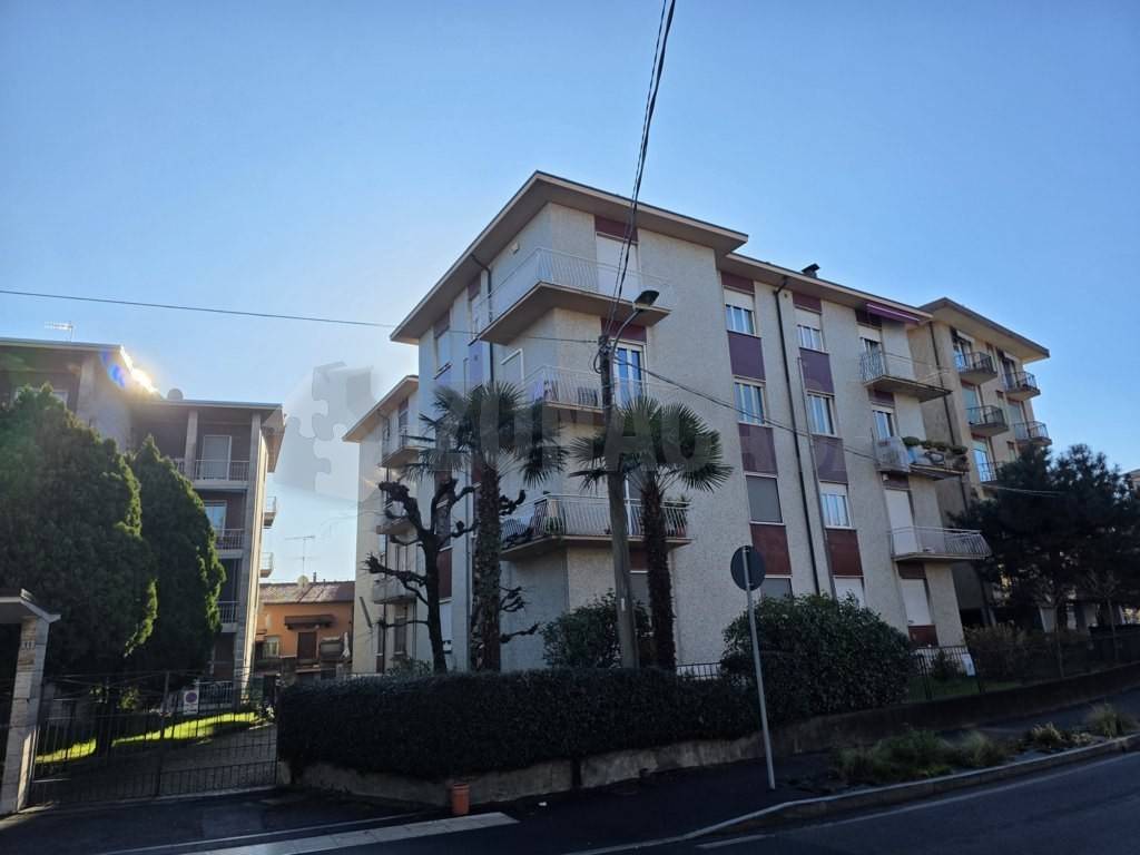 appartamento in vendita ad Arona in zona Mercurago
