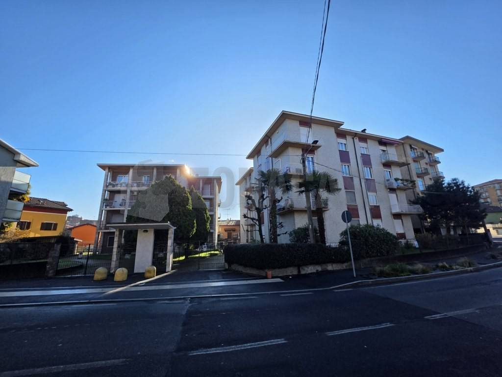 appartamento in vendita ad Arona in zona Mercurago