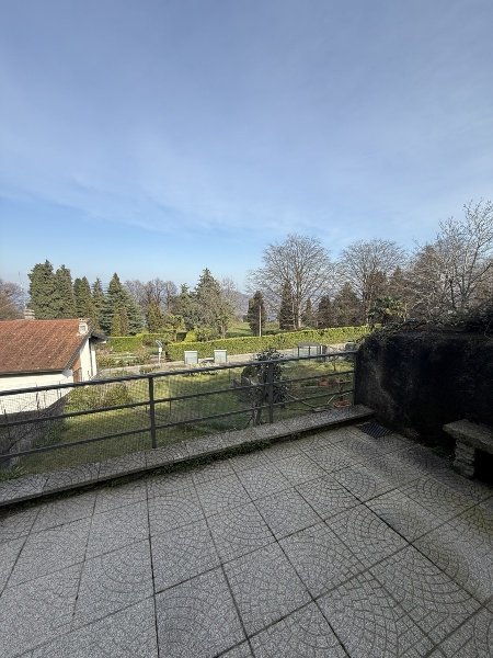 appartamento in vendita ad Arona in zona Dagnente