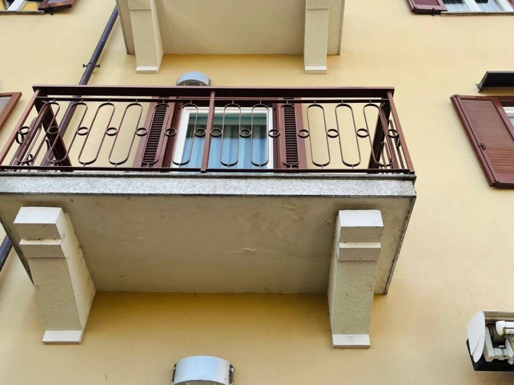 appartamento in vendita ad Arona in zona Mercurago