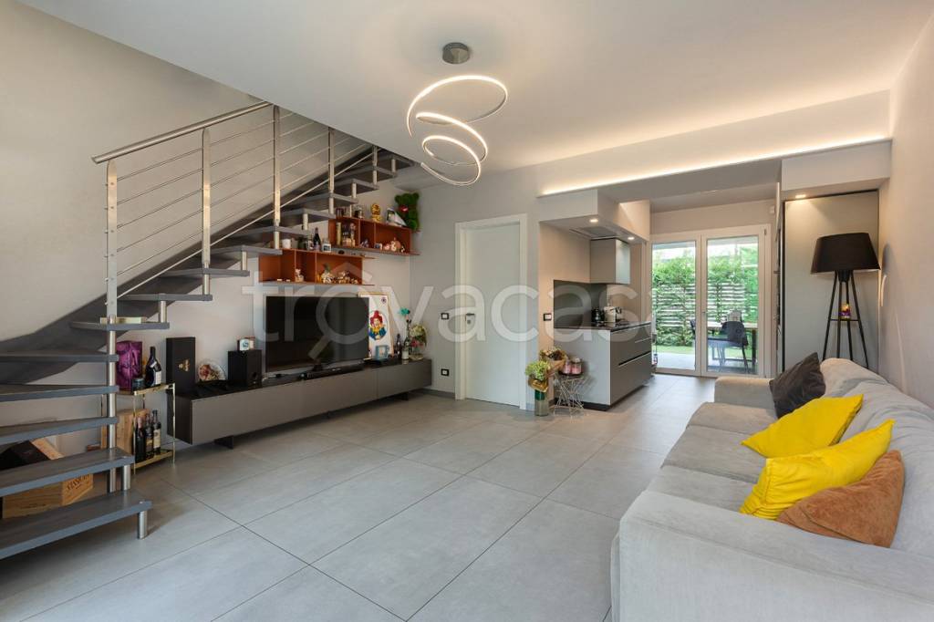 casa indipendente in vendita ad Arona