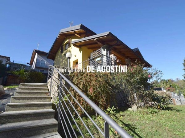 casa indipendente in vendita ad Arona