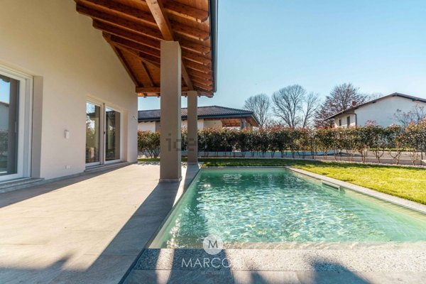 casa indipendente in vendita ad Arona