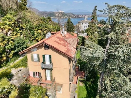 casa indipendente in vendita ad Arona