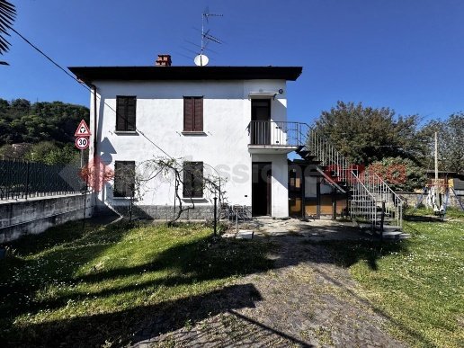 casa indipendente in vendita ad Arona
