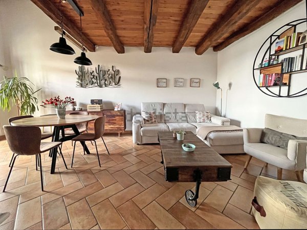 casa indipendente in vendita ad Arona in zona Montrigiasco