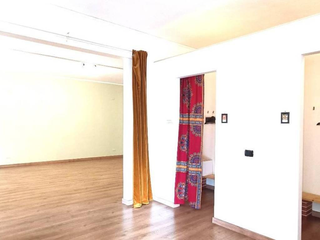 negozio in vendita ad Arona