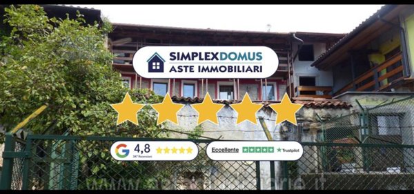 casa indipendente in vendita ad Arona in zona Montrigiasco