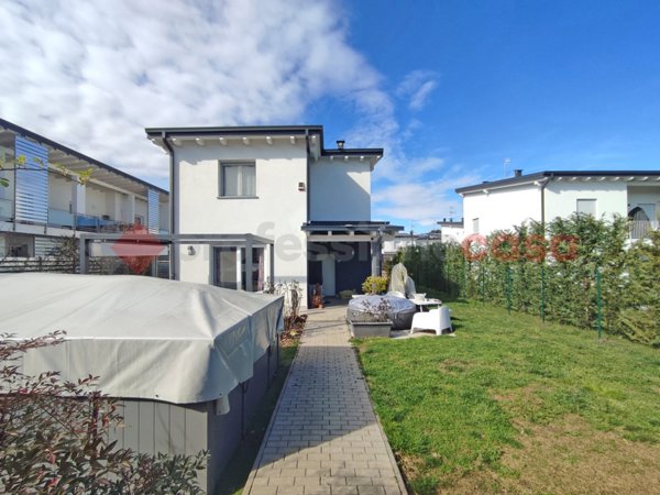 casa indipendente in vendita ad Arona