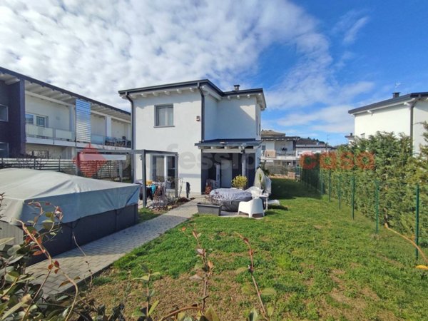 casa indipendente in vendita ad Arona