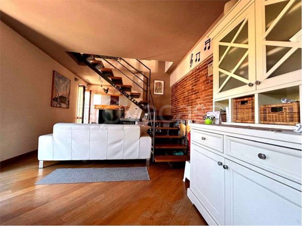 casa indipendente in vendita ad Arona in zona Mercurago