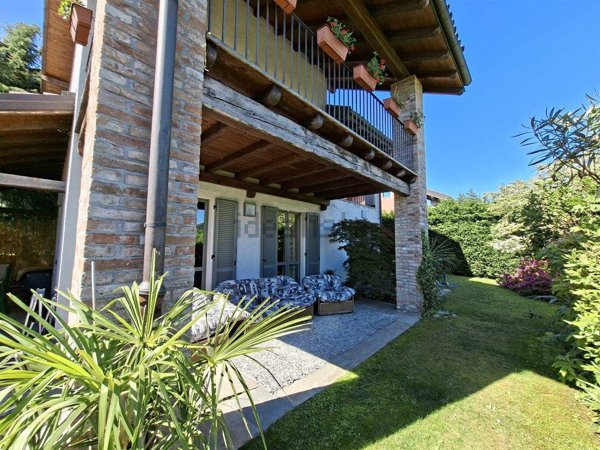 casa indipendente in vendita ad Arona