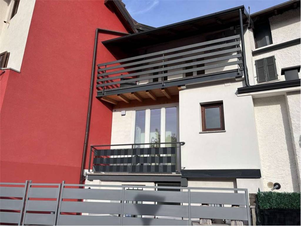 appartamento in vendita ad Arona in zona Mercurago
