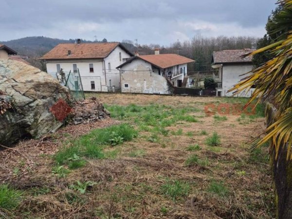 terreno agricolo in vendita ad Arona in zona Montrigiasco