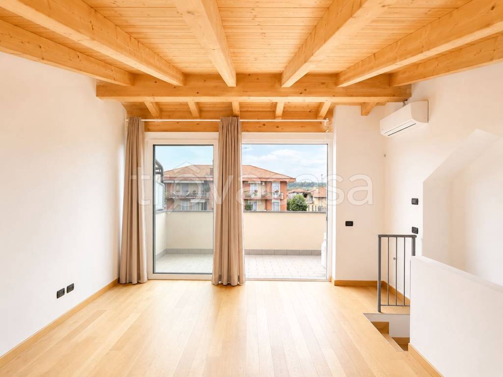 appartamento in vendita ad Arona in zona Mercurago