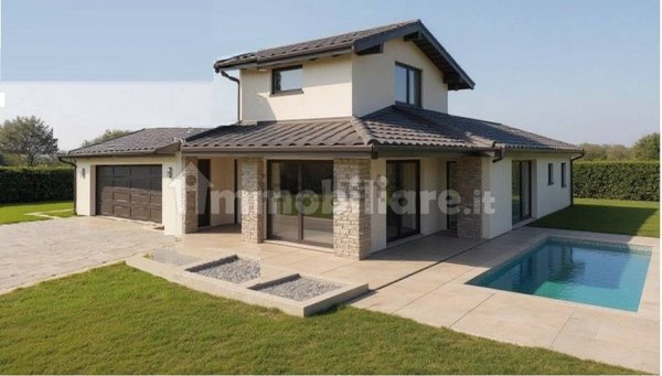 casa indipendente in vendita ad Arona in zona Mercurago