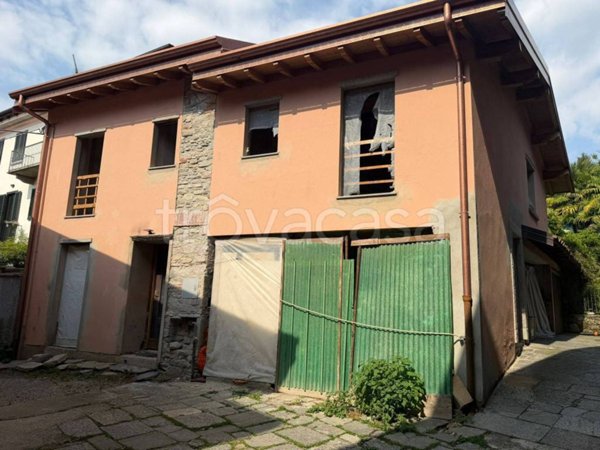 appartamento in vendita ad Arona in zona Montrigiasco
