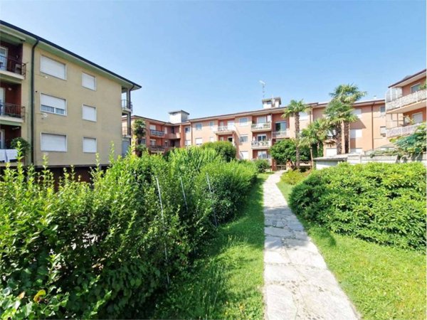 appartamento in vendita ad Arona in zona Mercurago