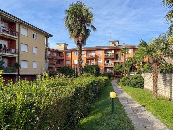 appartamento in vendita ad Arona in zona Mercurago