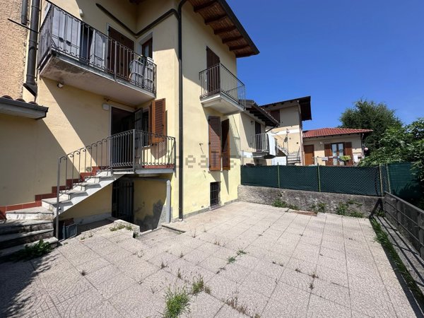 appartamento in vendita ad Arona in zona Dagnente