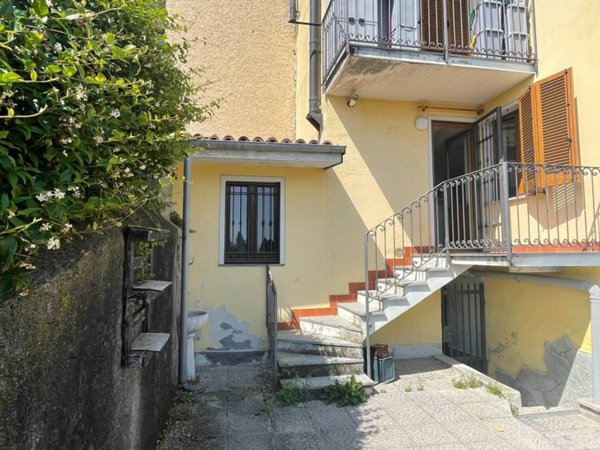 appartamento in vendita ad Arona in zona Dagnente