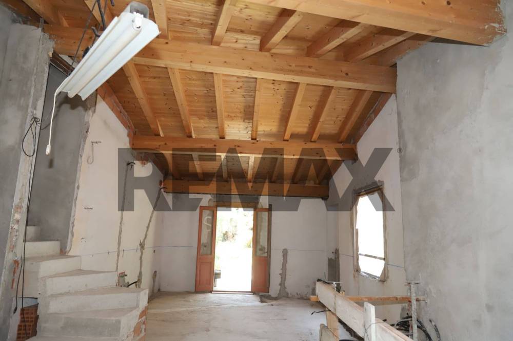 casa indipendente in vendita ad Arona in zona Montrigiasco
