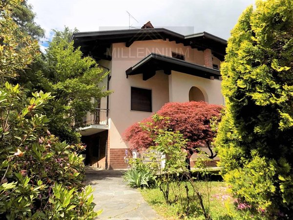 casa indipendente in vendita ad Arona