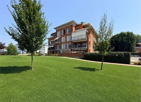appartamento in vendita ad Arona in zona Mercurago