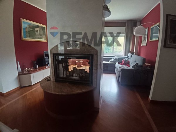 intera palazzina in vendita ad Arona in zona Mercurago