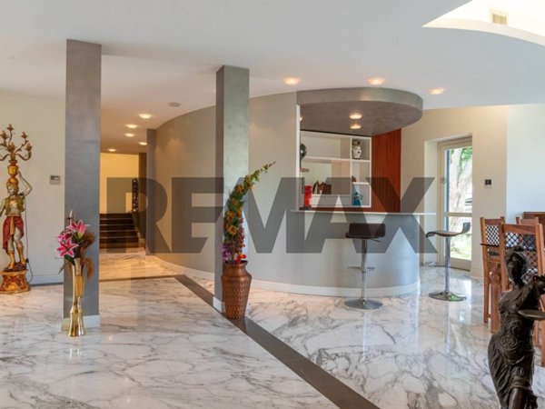 casa indipendente in vendita ad Arona in zona Mercurago