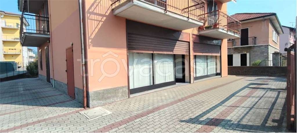 ufficio in vendita ad Arona in zona Mercurago