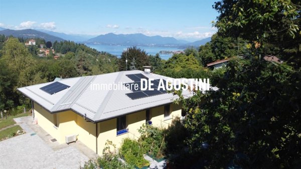 casa indipendente in vendita ad Arona in zona Campagna