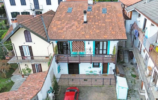 casa indipendente in vendita ad Arona in zona Montrigiasco