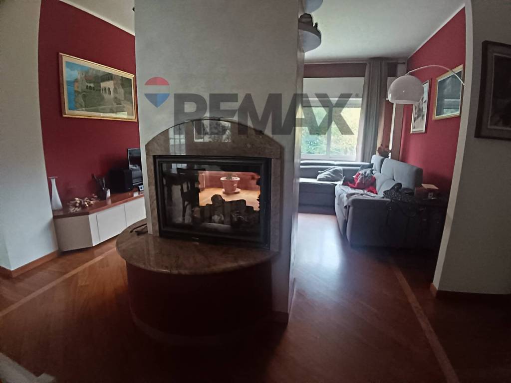 appartamento in vendita ad Arona in zona Mercurago