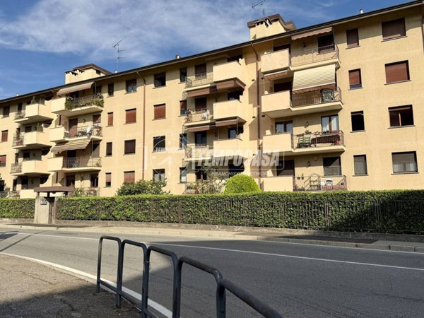 appartamento in vendita ad Arona in zona Mercurago