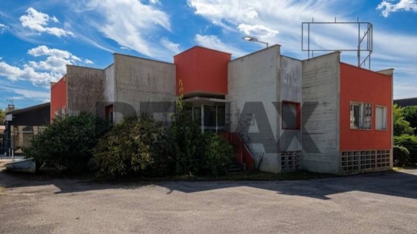 casa indipendente in vendita ad Arona in zona Mercurago