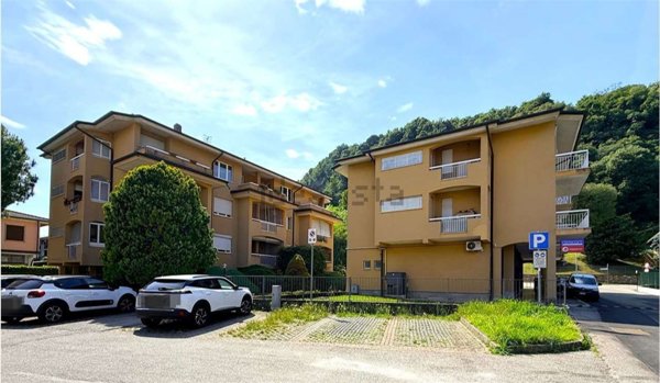 appartamento in vendita ad Arona in zona Mercurago